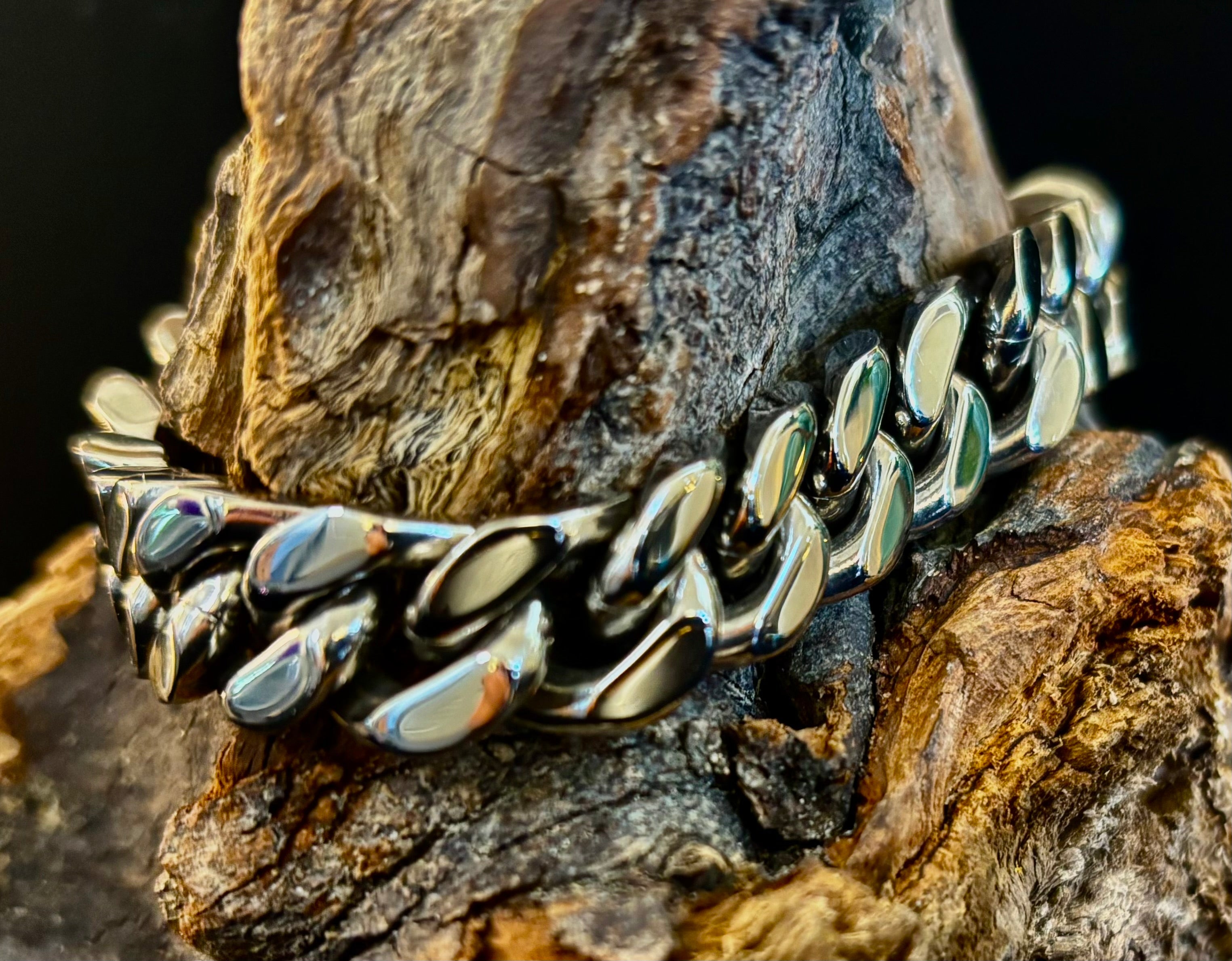 22cm Titanium Steel Cuban Link Bracelet – Silver, Gold & Rainbow