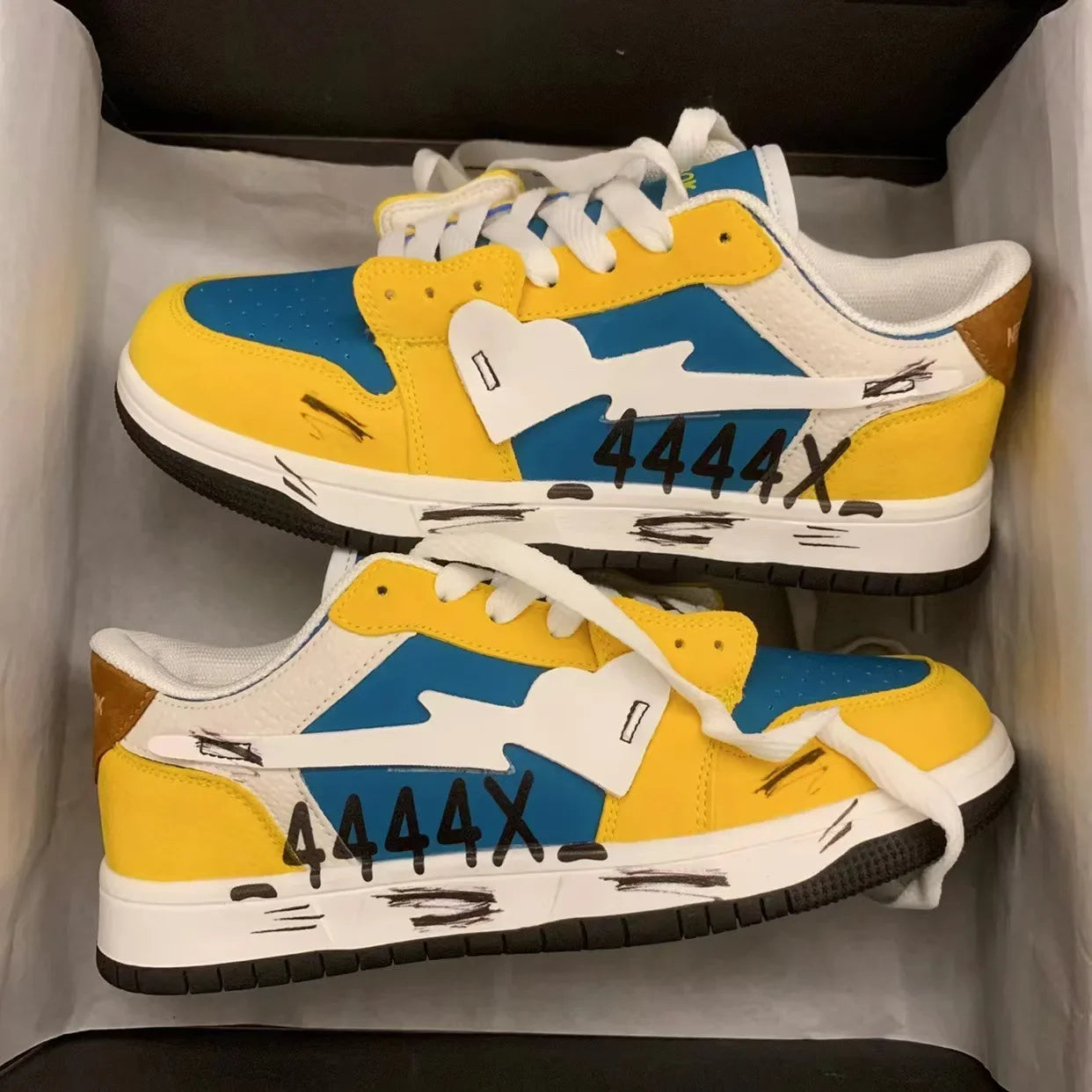 Retro Heart Pattern Skateboard Shoes — Y2K Fashion Sneakers