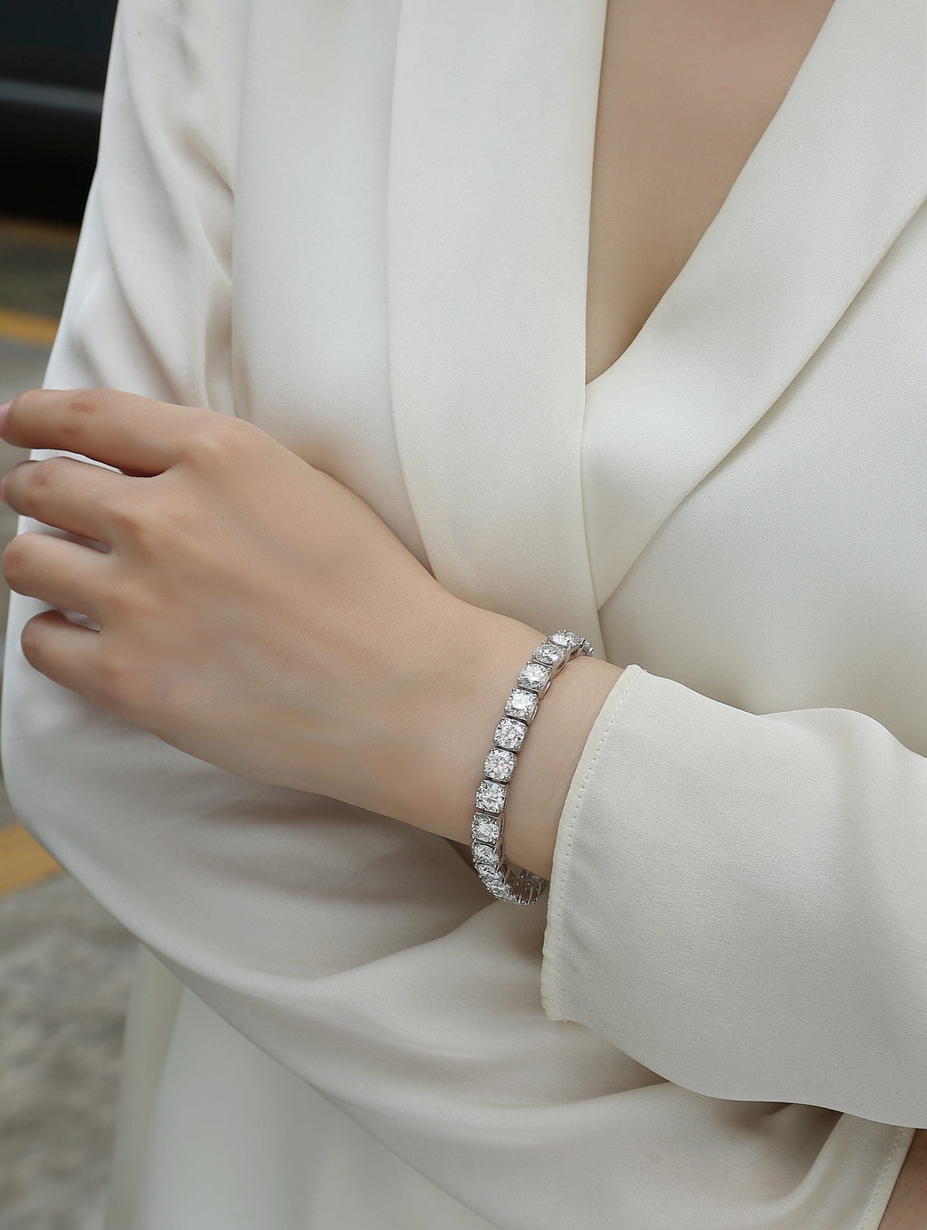 Large Gravitational Pull Moissanite Bracelet Set — S925 Silver-Plated Platinum, Light Luxury Women's Jewelry